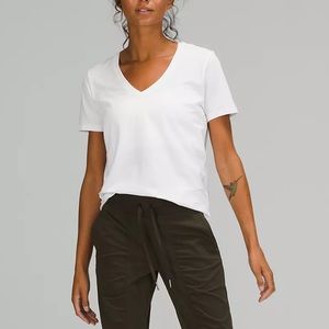 lulu lemon Short Sleeve V-Neck T-Shirt size 4